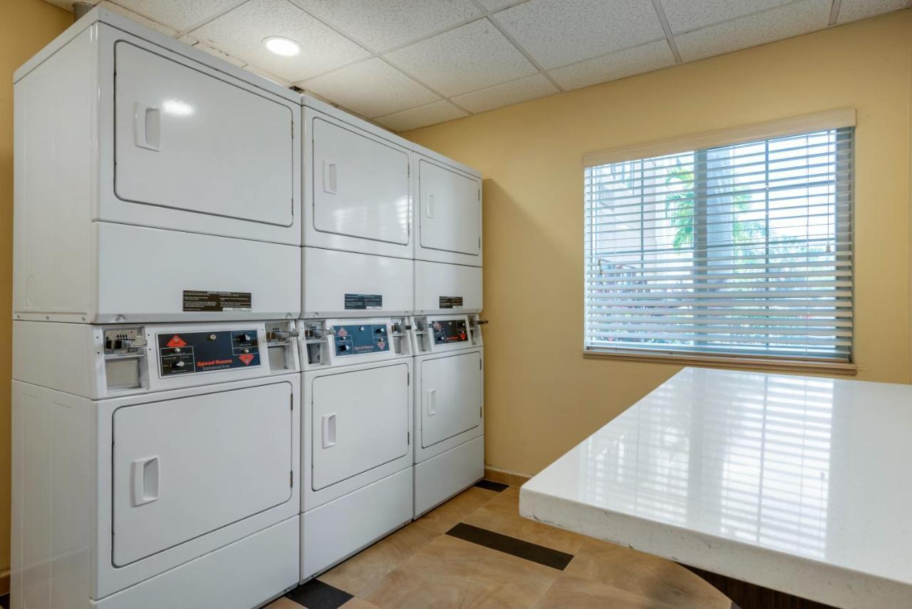 Candlewood Suites Fort Myers Interstate 75 By Ihg Bagian luar foto