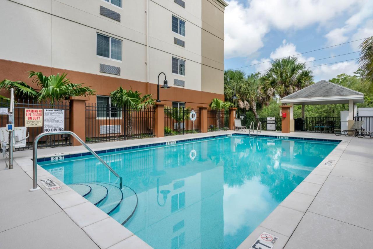 Candlewood Suites Fort Myers Interstate 75 By Ihg Bagian luar foto