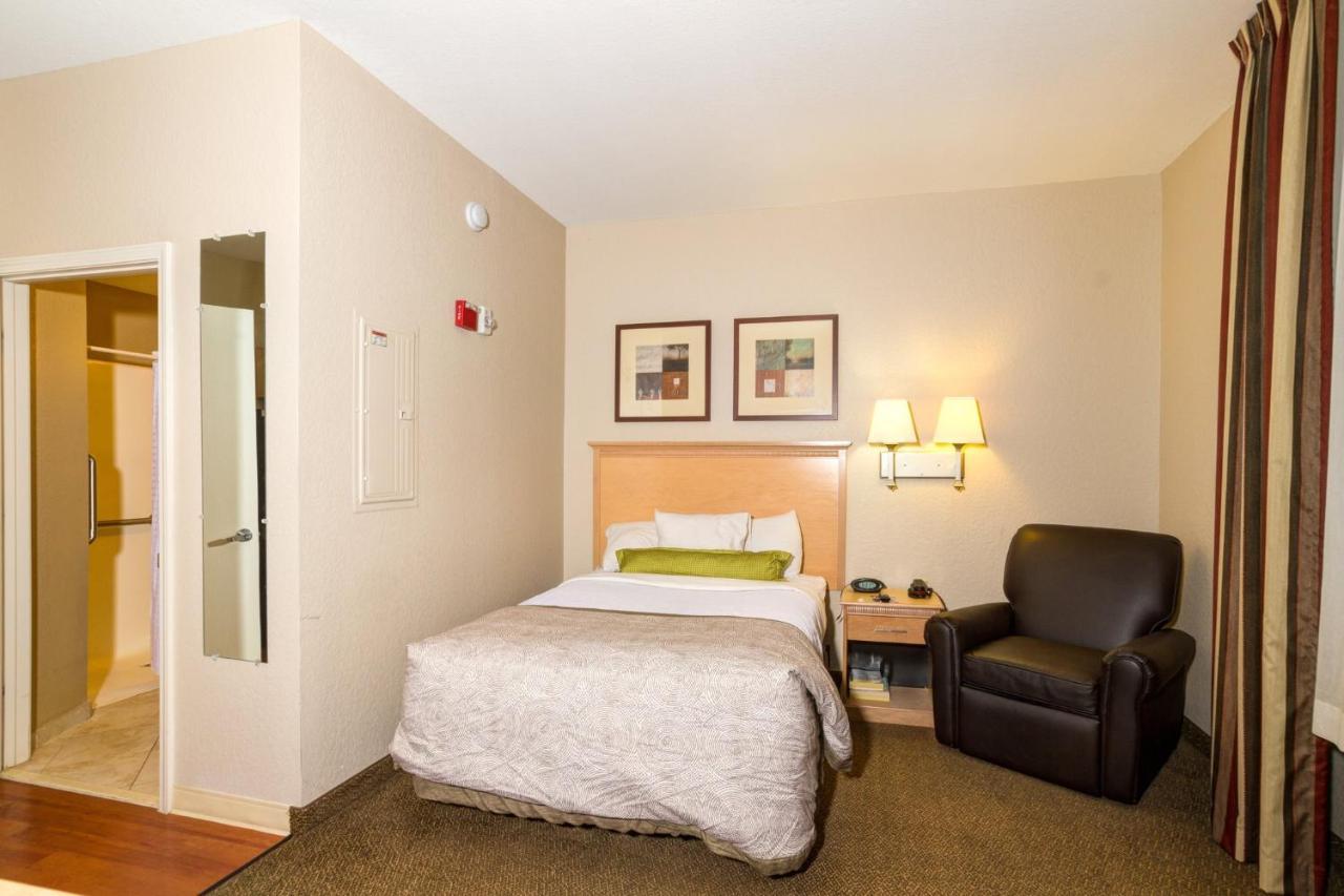 Candlewood Suites Fort Myers Interstate 75 By Ihg Bagian luar foto