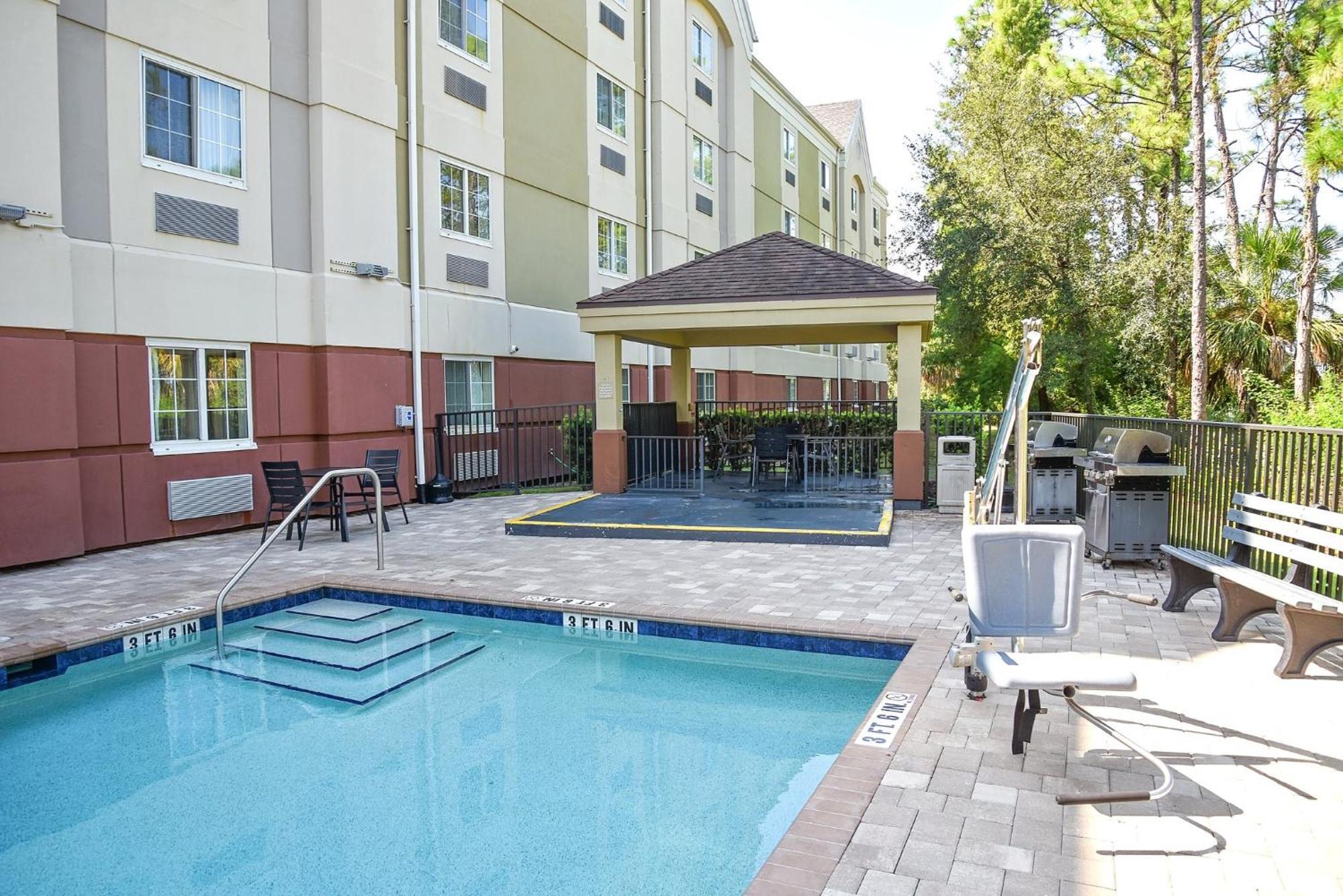 Candlewood Suites Fort Myers Interstate 75 By Ihg Bagian luar foto