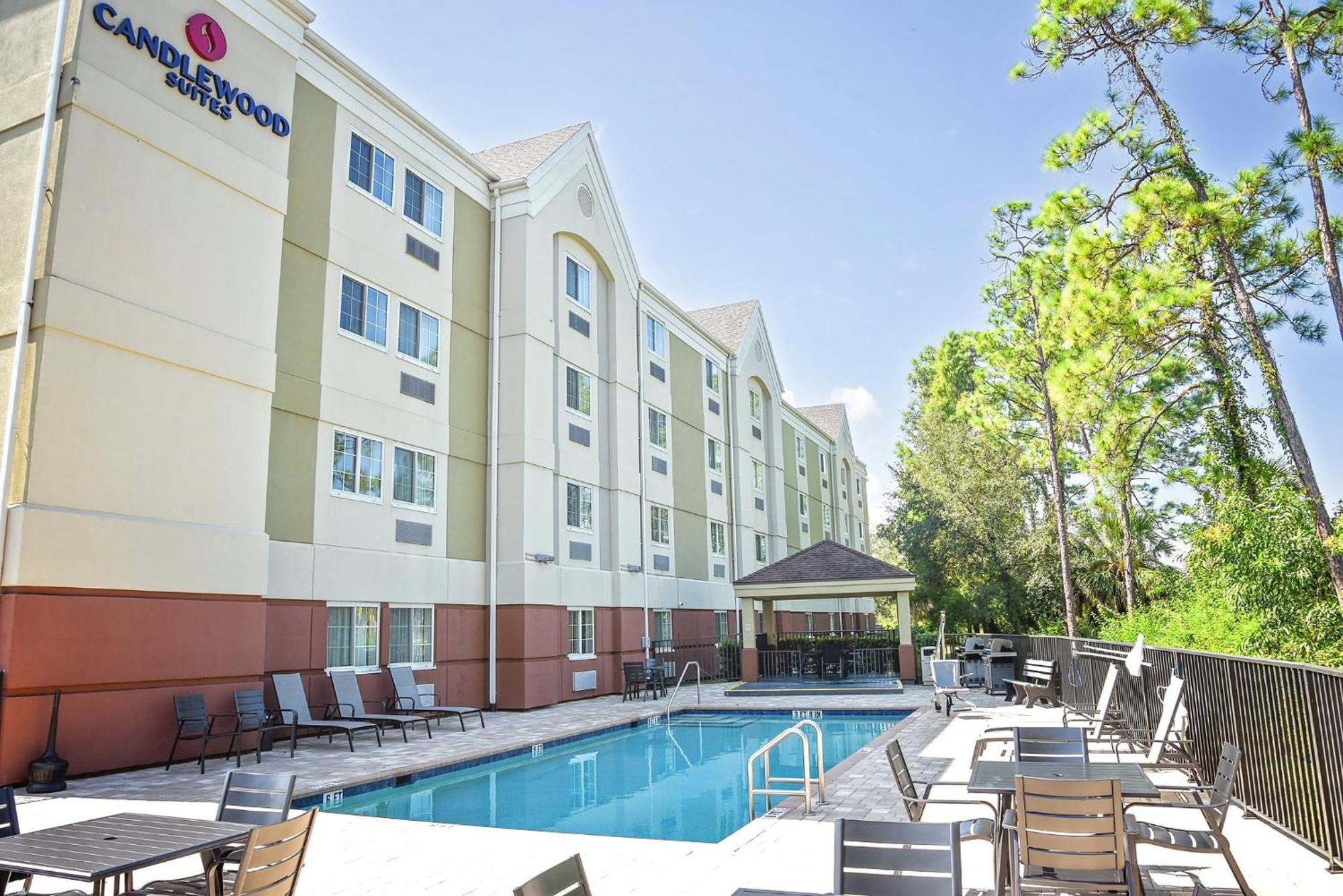 Candlewood Suites Fort Myers Interstate 75 By Ihg Bagian luar foto