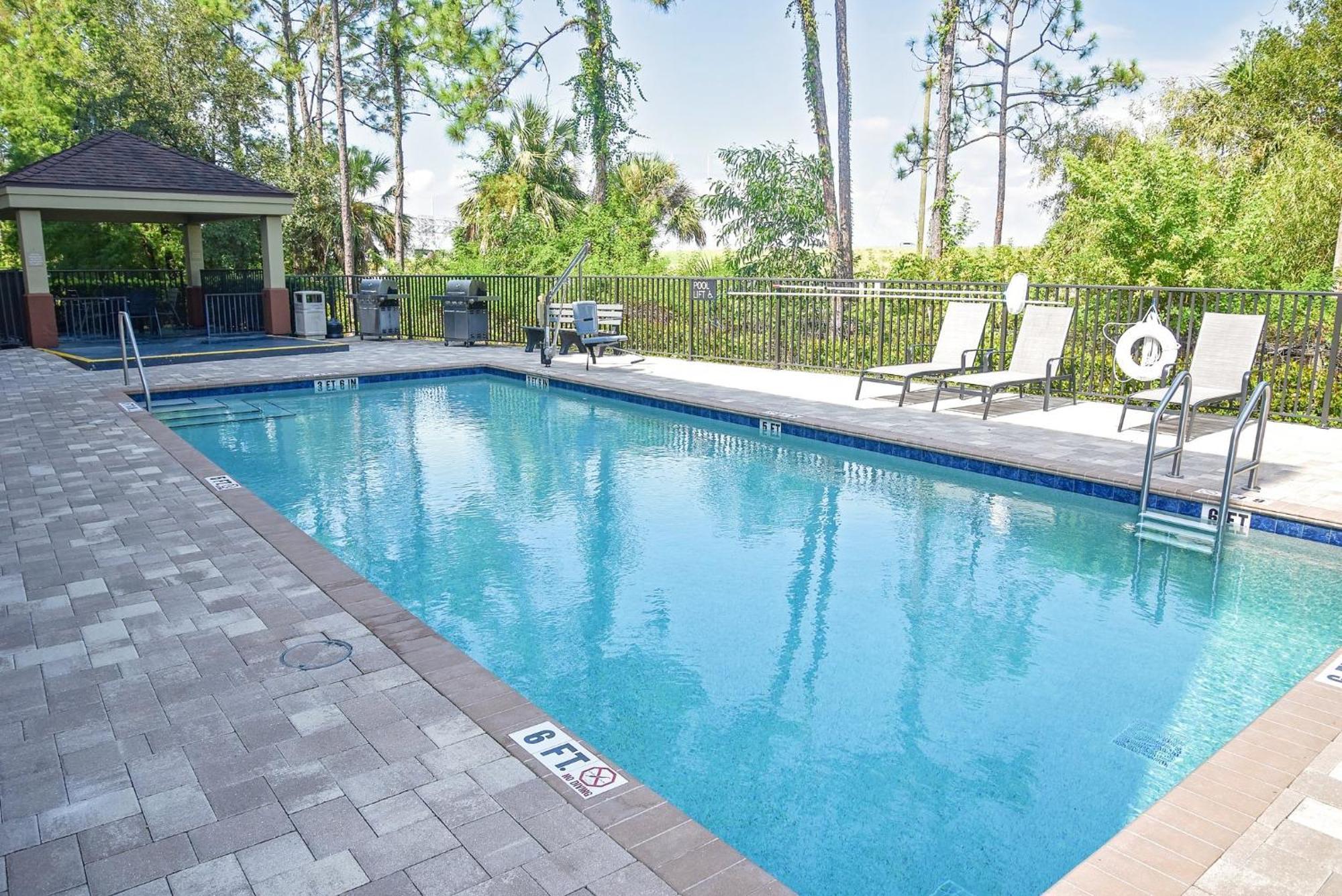 Candlewood Suites Fort Myers Interstate 75 By Ihg Bagian luar foto