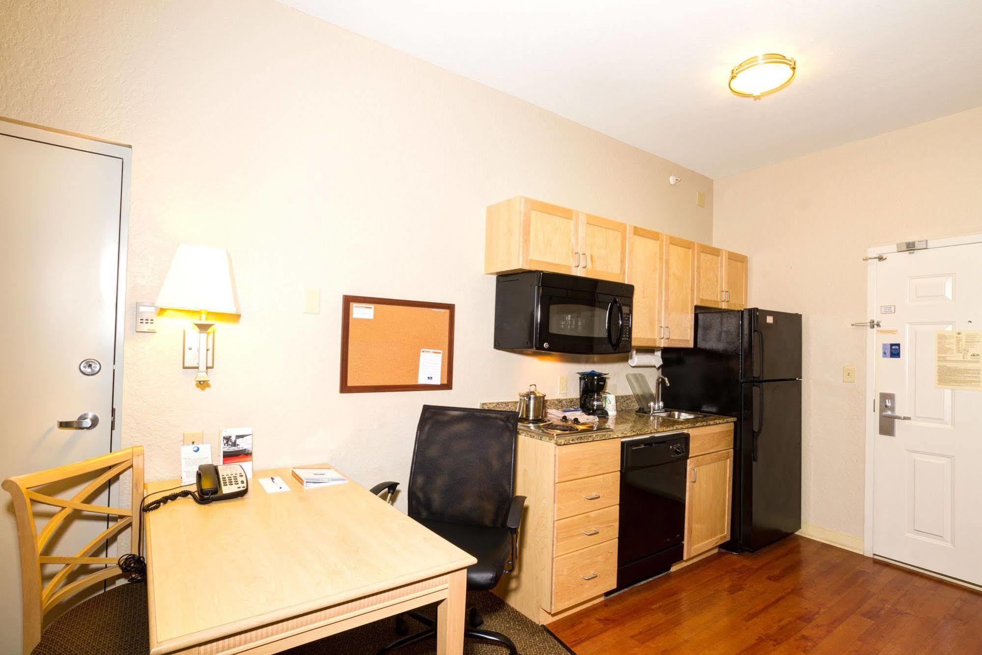 Candlewood Suites Fort Myers Interstate 75 By Ihg Bagian luar foto