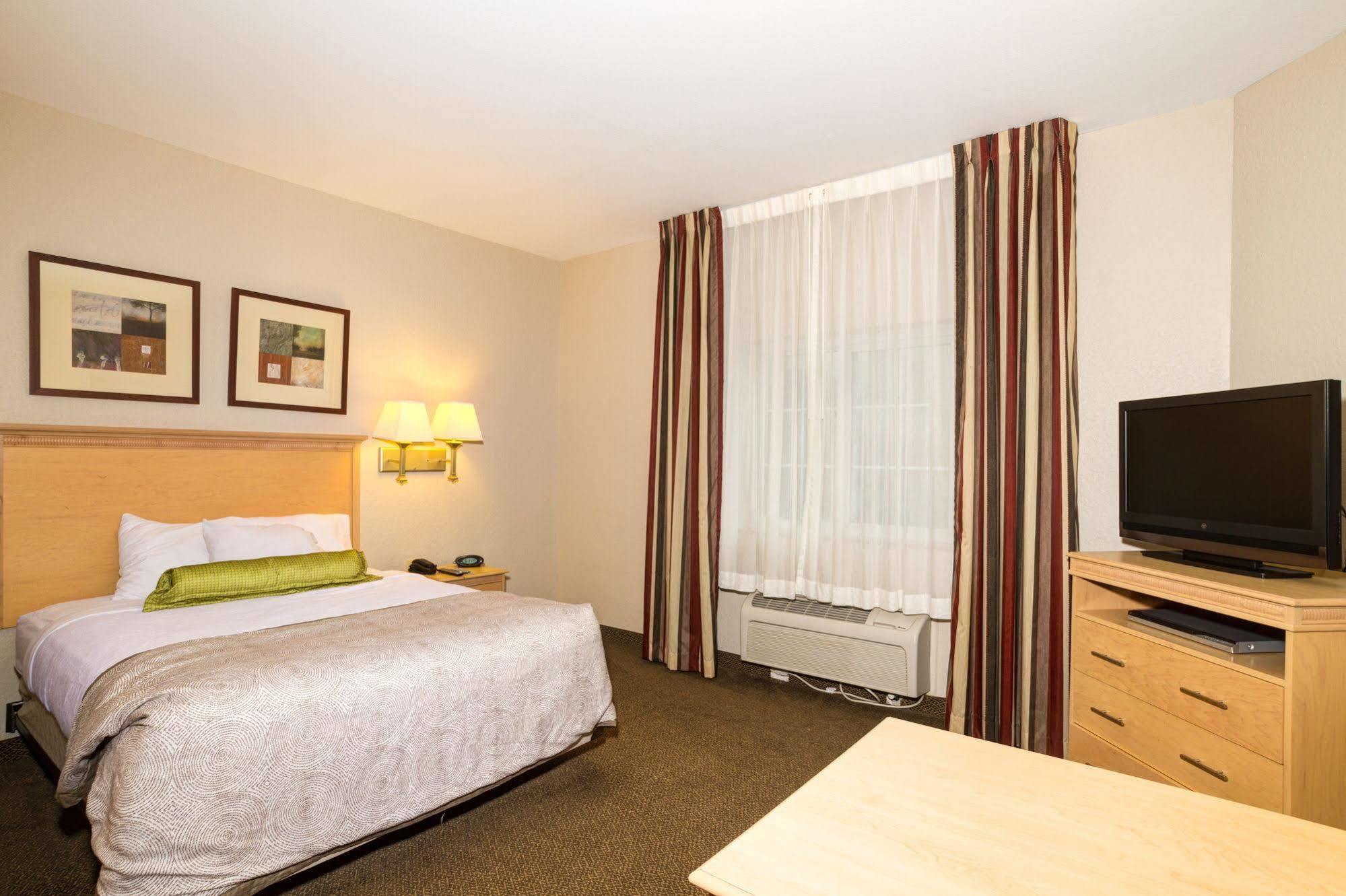 Candlewood Suites Fort Myers Interstate 75 By Ihg Bagian luar foto