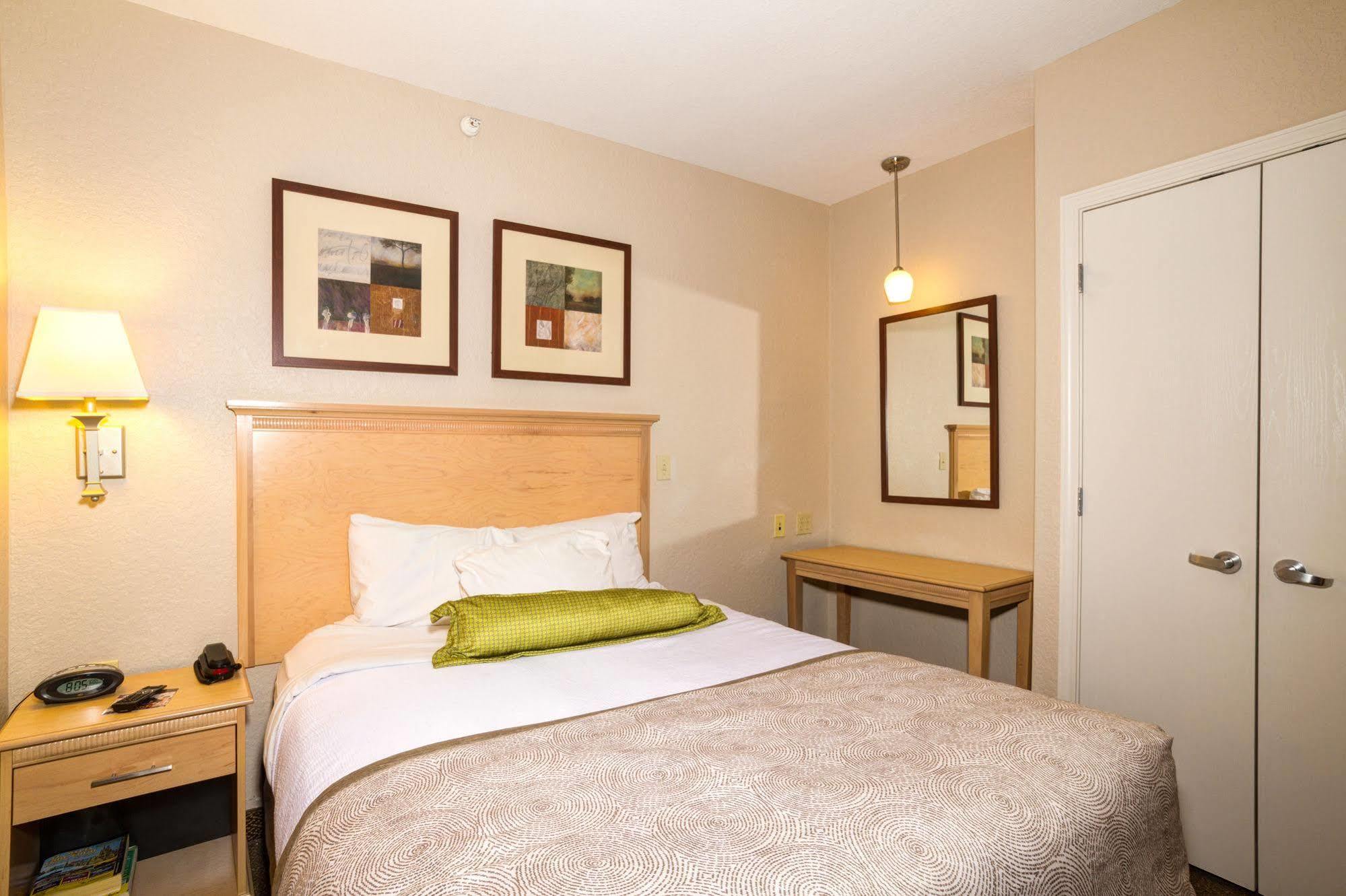 Candlewood Suites Fort Myers Interstate 75 By Ihg Bagian luar foto