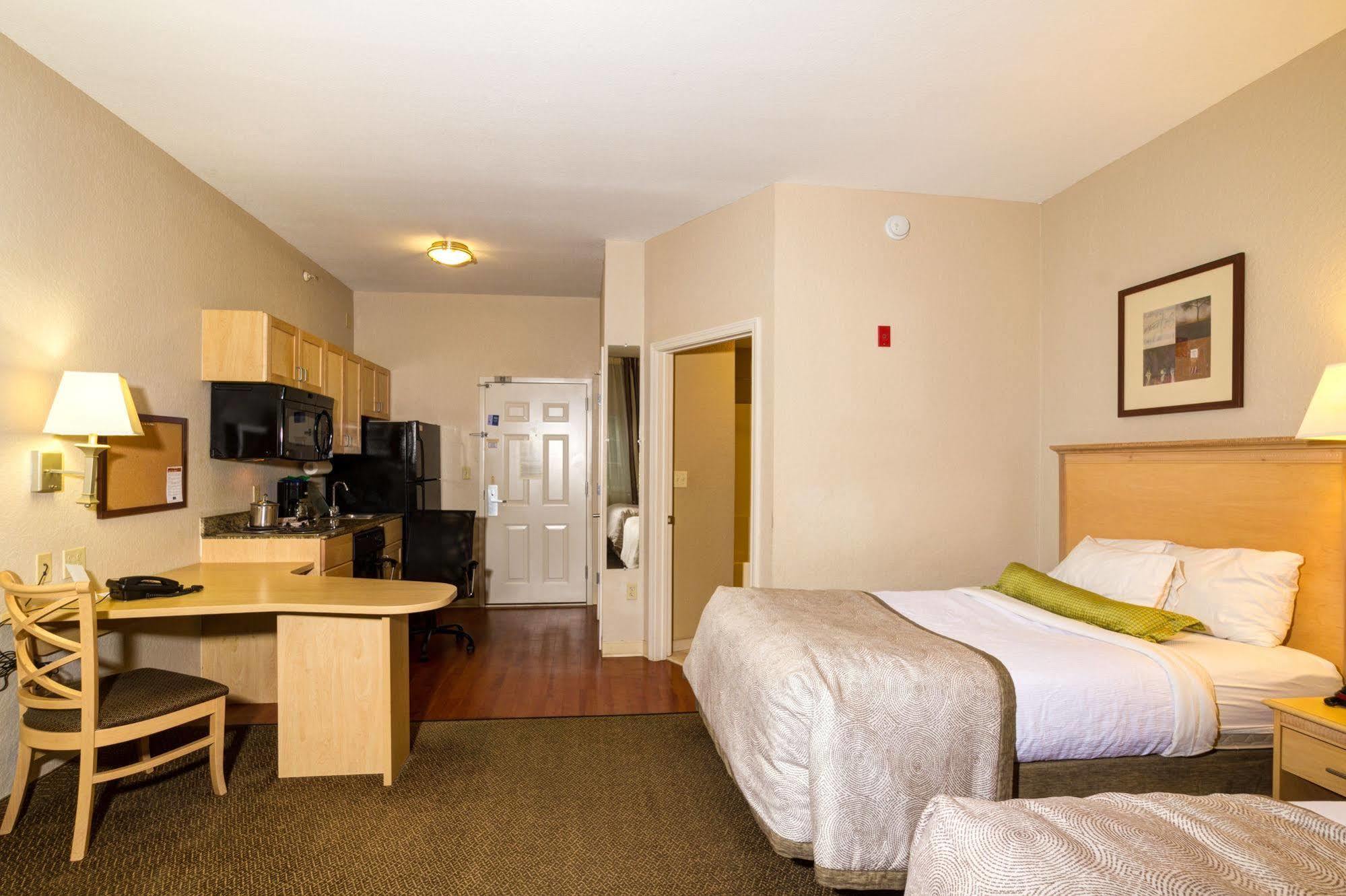 Candlewood Suites Fort Myers Interstate 75 By Ihg Bagian luar foto