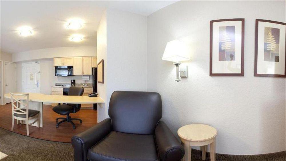 Candlewood Suites Fort Myers Interstate 75 By Ihg Bagian luar foto